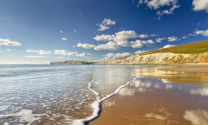 Image 2: Isle of Wight Day Trip for 1 with Multiple London Departure Locations