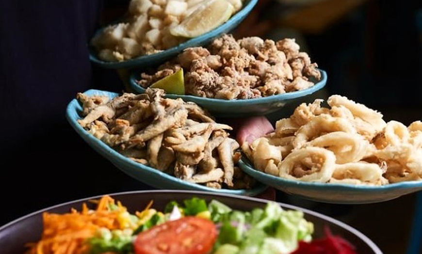 Image 3: Menú de mariscada para dos con botella de vino en el centro de Málaga