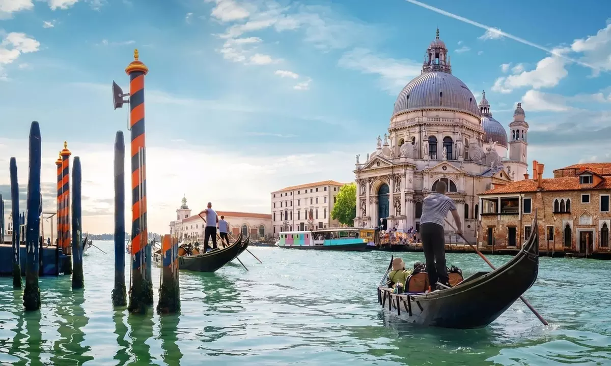 Walentynki w Wenecji – Wenecka Maskarada: 4-dniowa wycieczka z transportem autokarem, noclegiem w hotelu i więcej - Primary Image