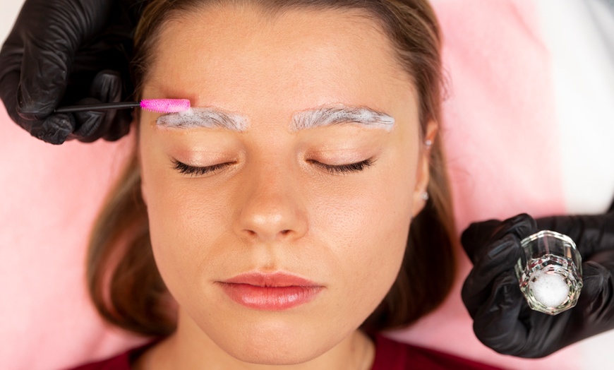 Image 2: Lifting de pestañas, diseño, depilación y laminado de cejas 