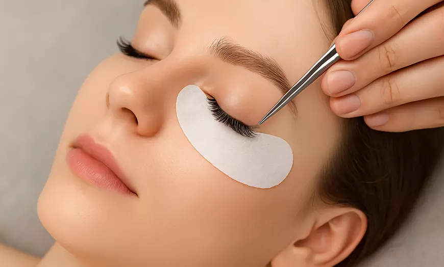 Image 1: One Full Set of Classic, Hybrid or Volume Eyelash Extensions