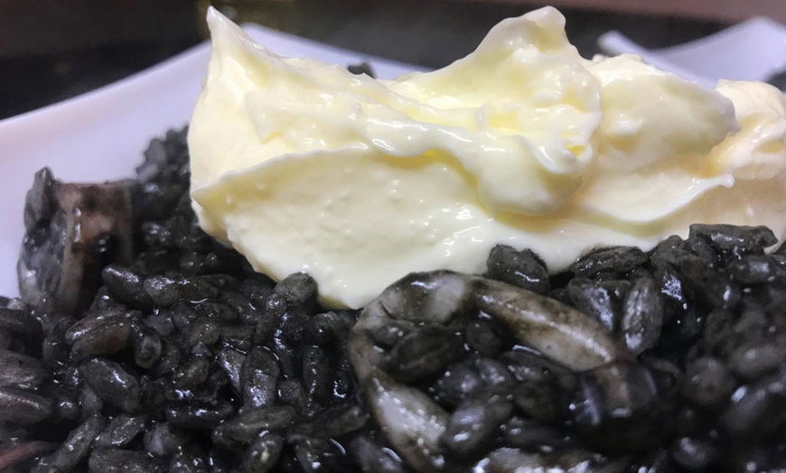 Image 7: Menú de arroz para 2 o 4 con entrantes típicos de Cádiz y bebidas