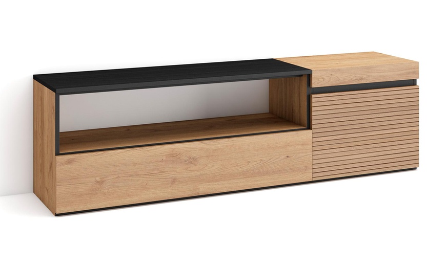 Image 5: Mueble para TV con acabado en roble y opción a chimenea eléctrica