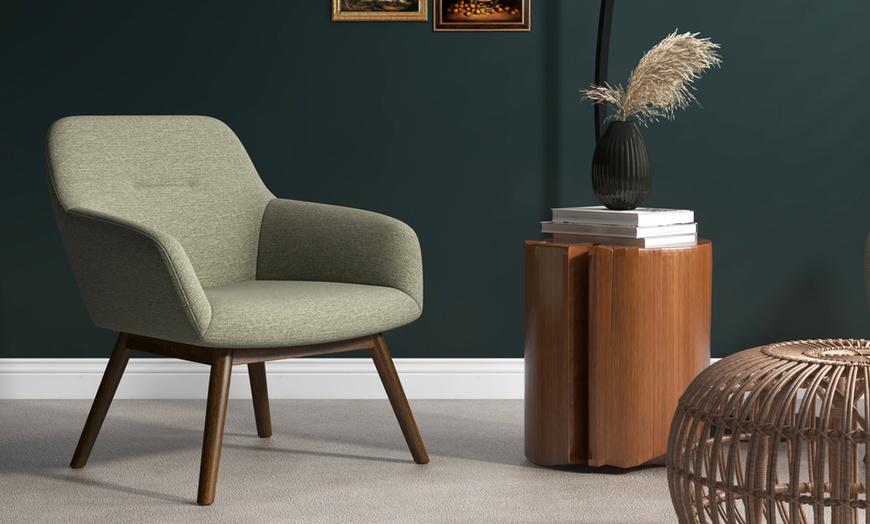 Image 3: Poltrona scandinava con gambe in legno massello Doosense