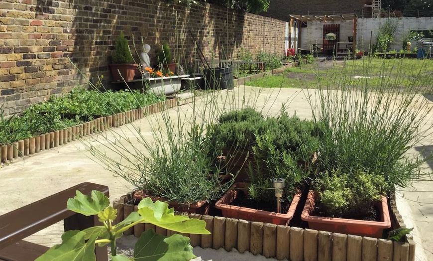 Image 3: London: Standard / Superior Double Room for Two with Breakfast