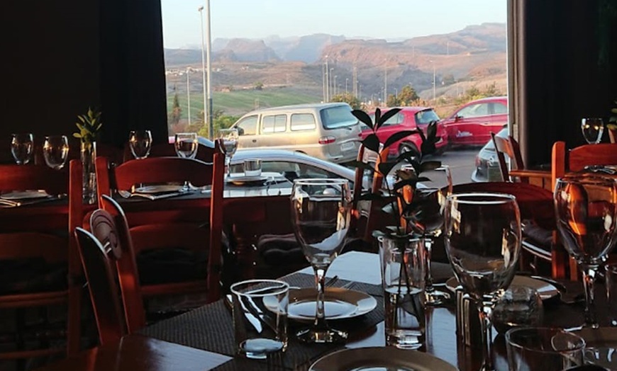 Image 12: Menú de cocina al grill para 2 o 4 con entrante, postre y bebida