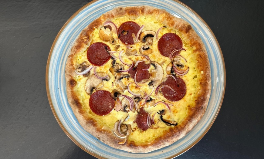 Image 2: 2 oder 3 Gänge: Vorspeise, Pizza & Dessert nach Wahl für 2 od. 4 Pers.