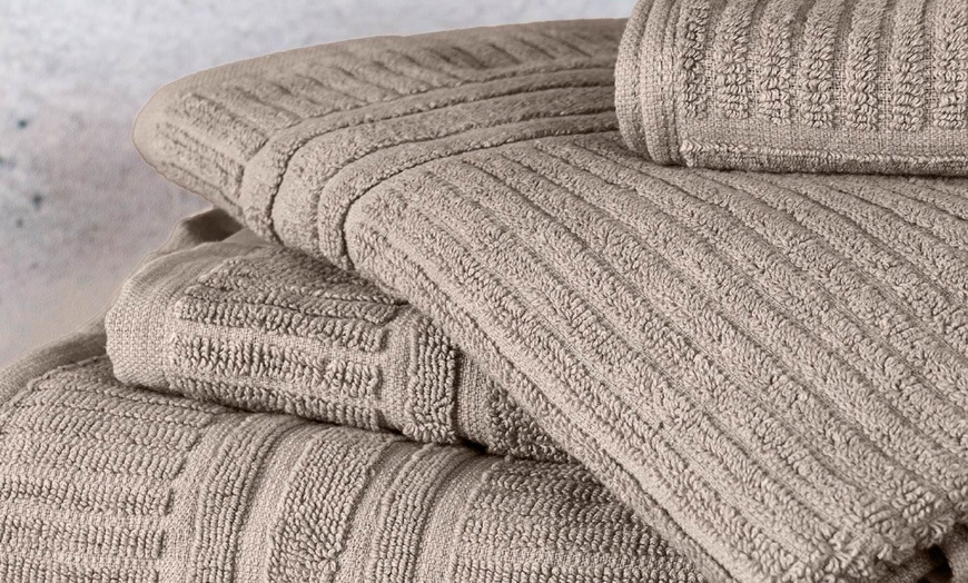 Image 2: Five Piece Pure Cotton Towel Set