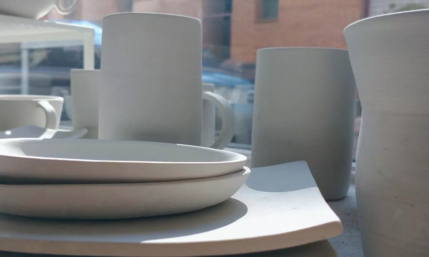 ¡Taller de pintura en cerámica con bebidas para 1 o 2 personas!