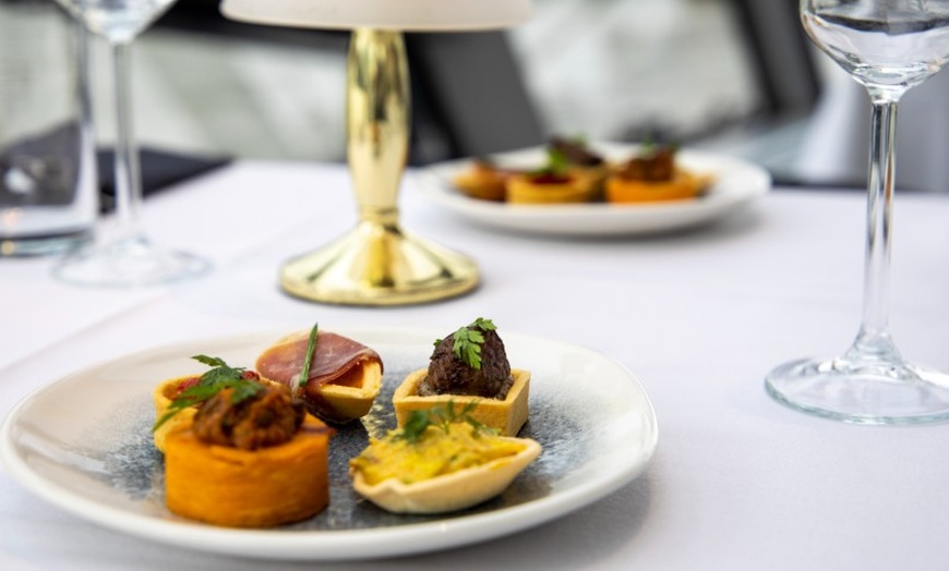 Image 2: Thames Dinner Cruise with 3-Course Meal & Live Entertainment