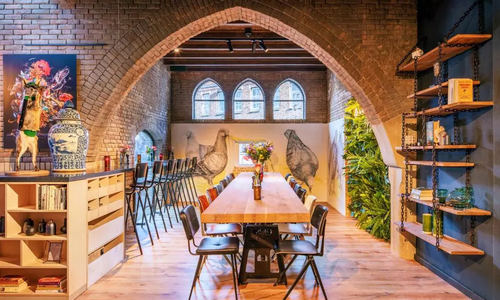 Amsterdam: tweepersoonskamer of pod met ontbijt