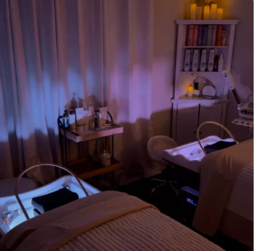 60-Minute Scalp Rejuvenation / Pure Bliss Scalp Treatment & Foot Scrub