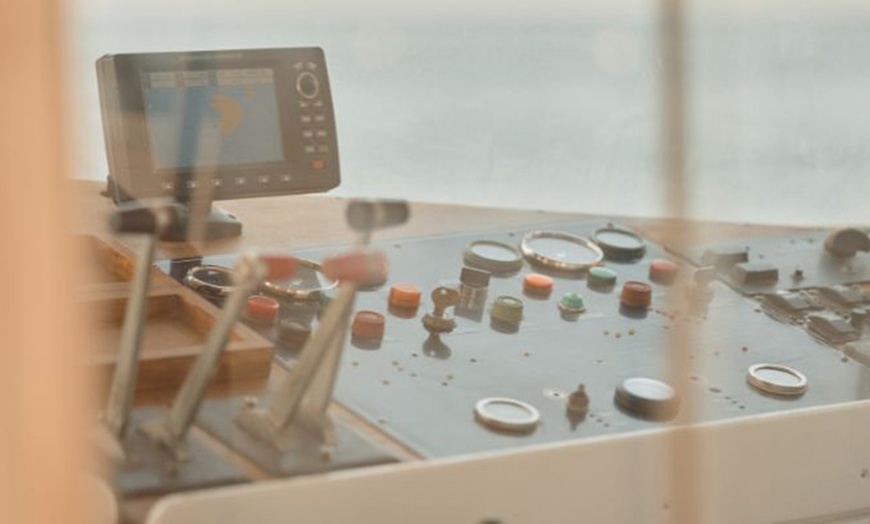 Image 12: Baño en las calas del parque Natural de les Illes Medes