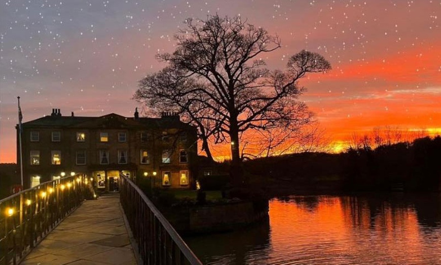 Image 2: Twilight Spa Evening for 1-4 with Prosecco – Ultimate Relaxation