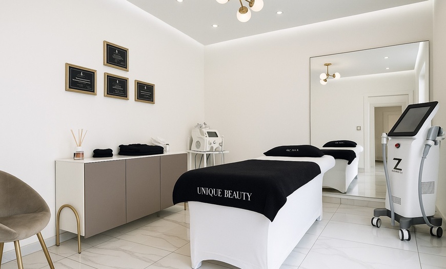 Image 4: Aqua Facial opt. mit Microneedling oder BB-Glow 