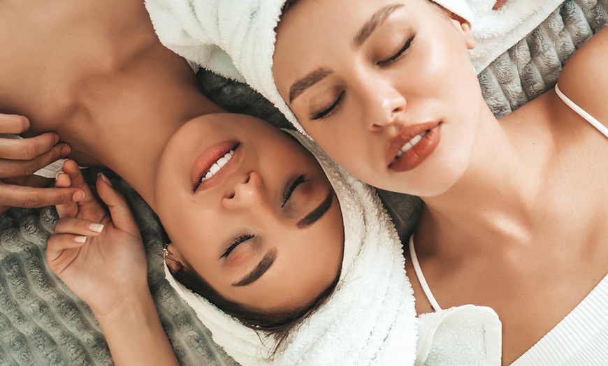 Image 5: Date Night Rejuvenation Facial Package at Miami Kiss