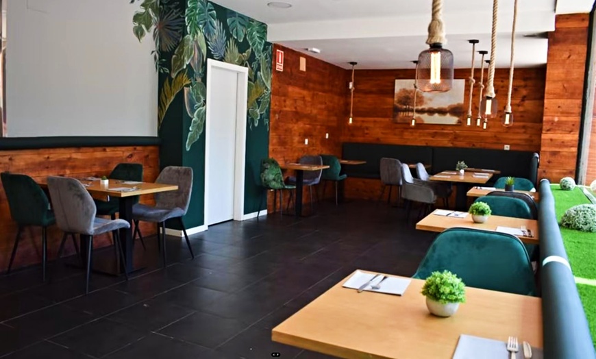 Image 13: Menús para 1 o 2 con bowl o roll, entrante, postre y bebida 