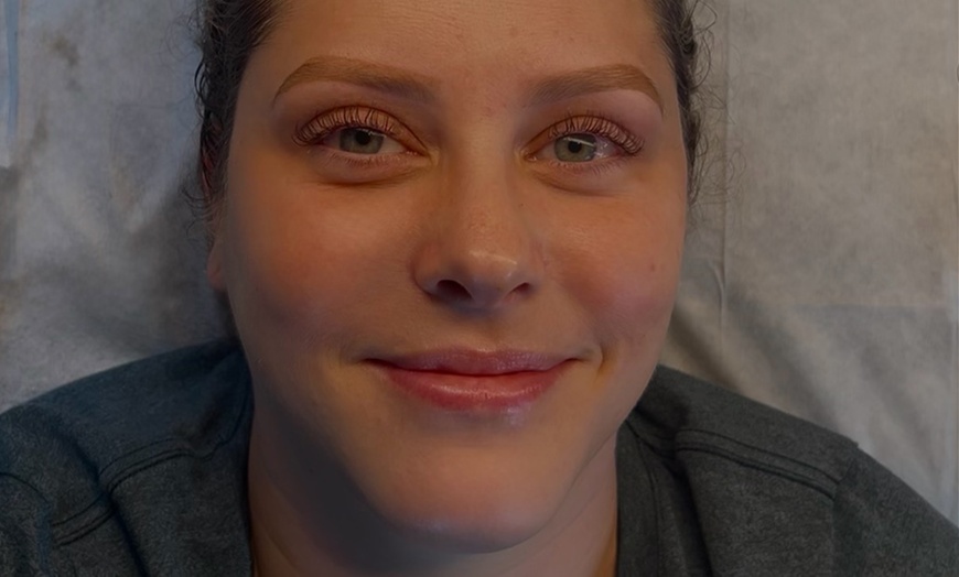 Image 3: Classic or Hybrid Full Set Lash Extensions