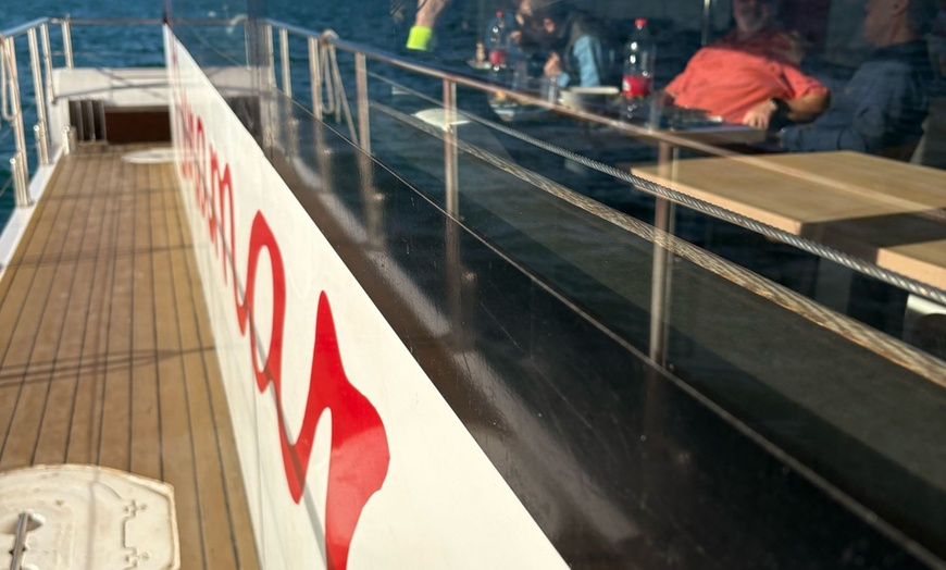 Image 15: Paseo en catamarán con baño en alta mar y bebida para niño o adulto