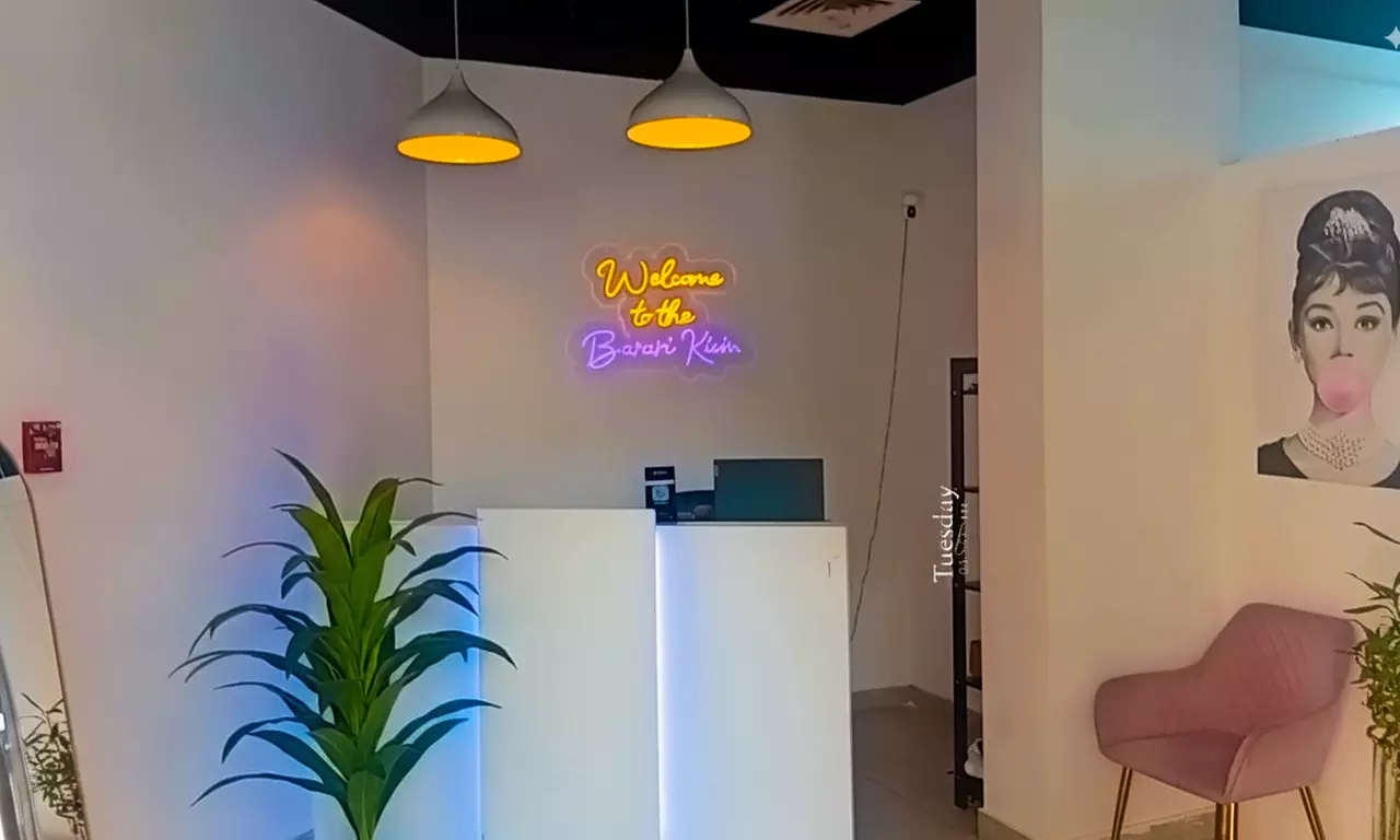 Elevate Style: Classic/Gelish Mani Pedi Or Gelish Mani Classic Pedi