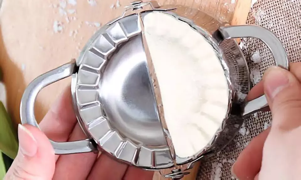 Hand-Sized Stainless Steel Dumpling and Ravioli Maker - Image 6