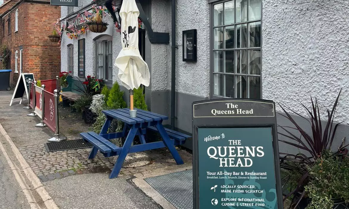 Enjoy 8oz Butcher’s Steak with Chips and a Medium Wine or Beer – A Delicious Treat for Up to 4 (Up to 29% Off) - Image 5