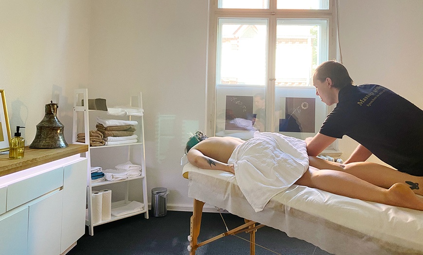 Image 3: 30 Min. oder 60 Min. finnische Ganzkörper-Massage für 1 Person
