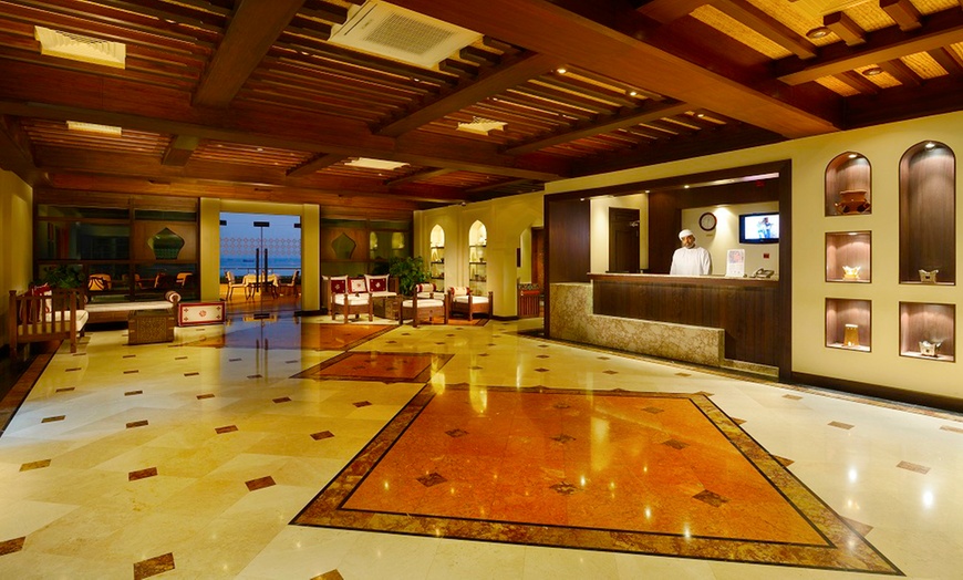 Image 2: Oman: 1- or 2-Night 4* Stay with Breakfast