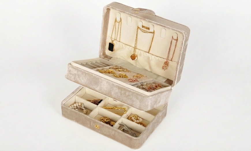 Image 8: Portable Velvet Jewellery Box