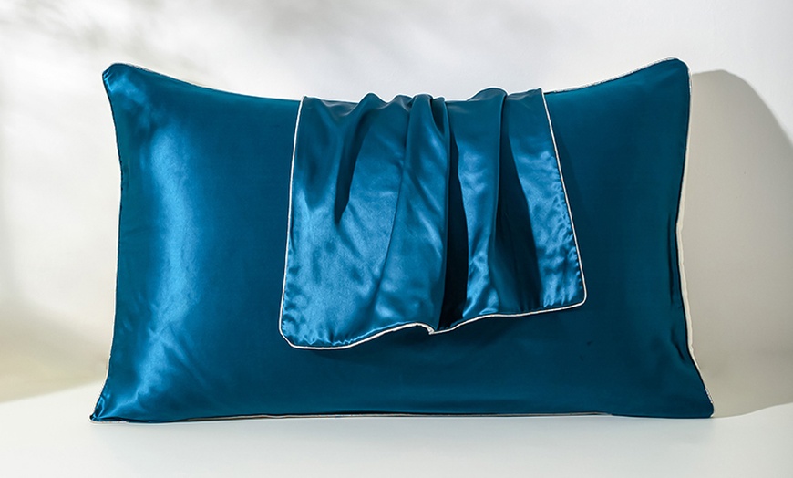 Image 24: 21 Momme Pure Silk Hotel Grade Pillowcase Pair