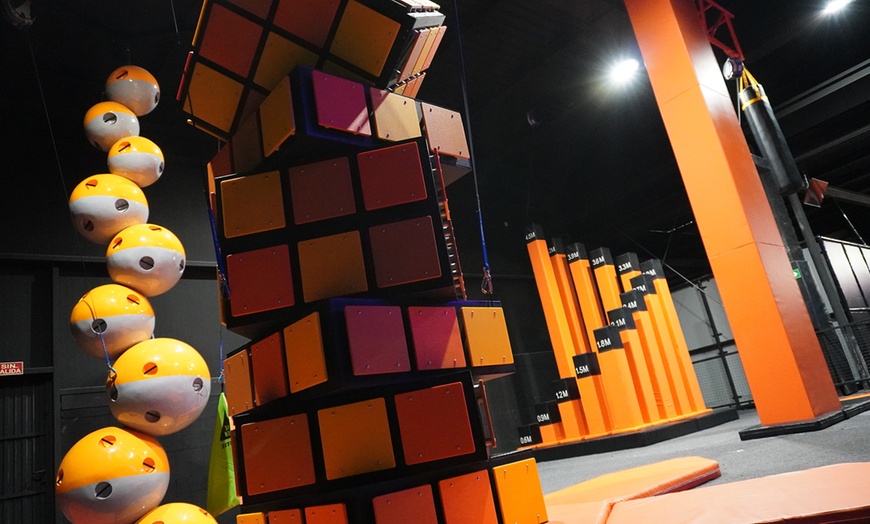 Image 10: ¡Saltos y diversión! Acceso a Salting para hasta 2 adultos y 2 niños