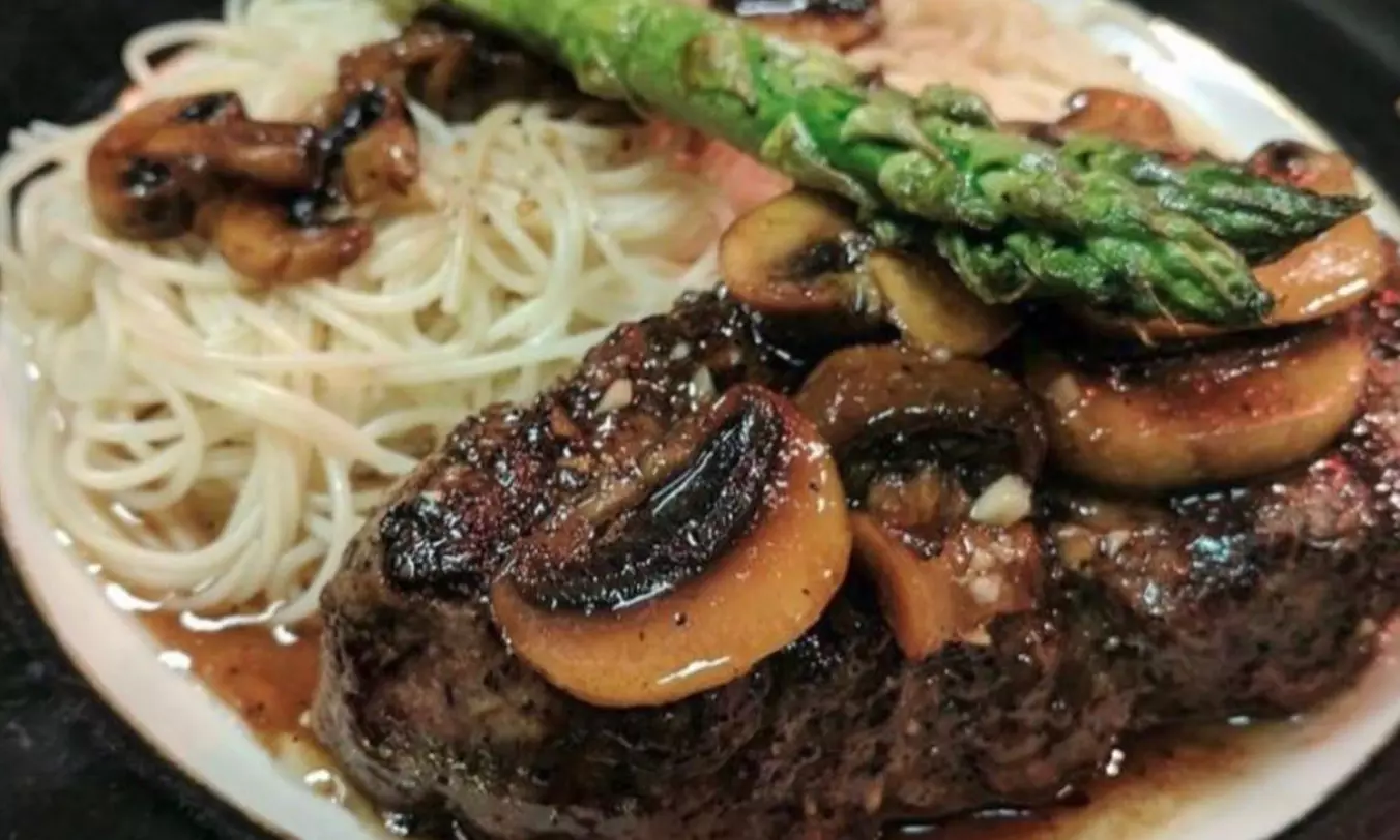 Dining Credit: $50 for 2 or $100 for 4; Valid Sun-Thurs for Dine-In
