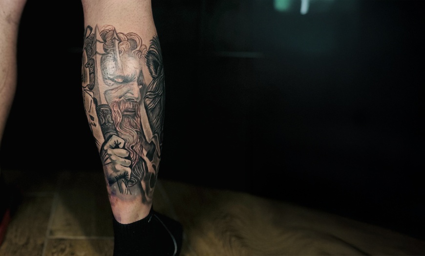 Image 6: Wykonanie tatuażu czarno-białego lub kolorowego