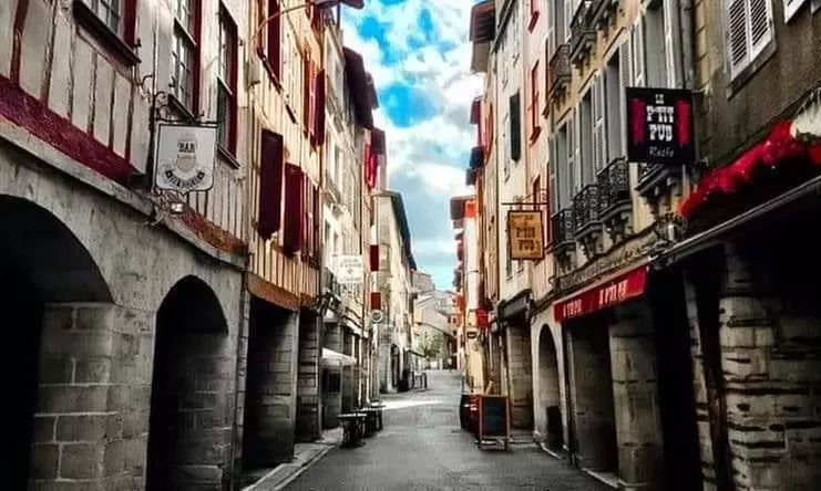 Se régaler en toute convivialité : menu plat et dessert au P'tit Pub