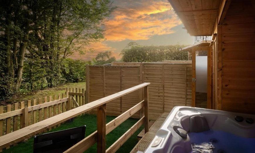 Image 12: Lancashire: Picturesque Stay for 2 with Breakfast, Dinner, Hot Tub 