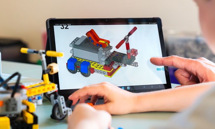 Image 1: Stages LEGO® créatifs et immersifs pour enfants à Bricks Factory
