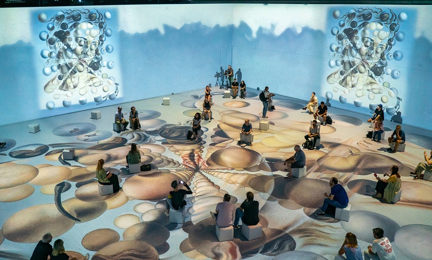 Image 2: Voyage haletant dans l'univers surréaliste de Dalí