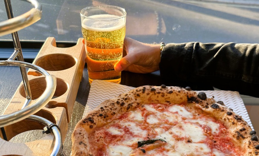 Image 4: London Pizza & Drinks Bus Experience with Adult & Child Tickets 