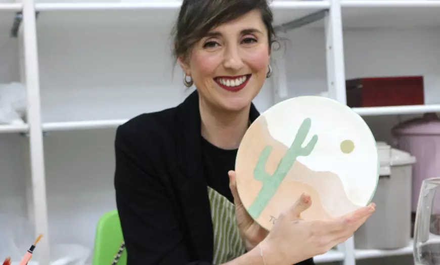Image 3: Taller creativo de cerámica a elegir con bebida para 1, 2 o 4 personas