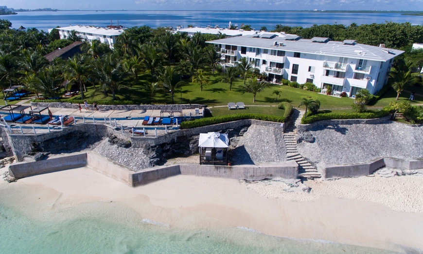 Image 5: ✈ 4-Night All-Incl. Cancún Vacation with Air