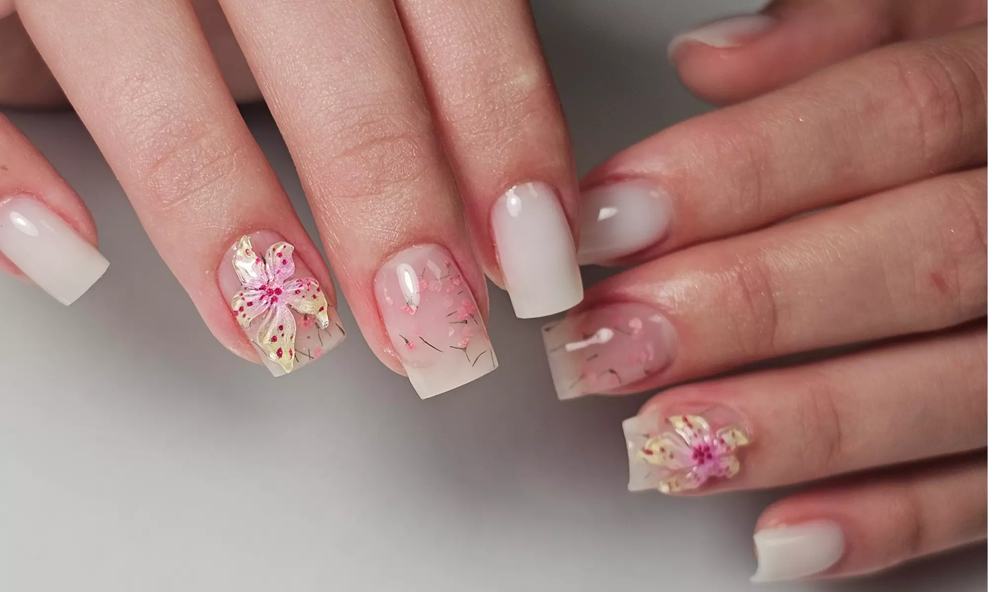 Perfekcyjne dłonie i stopy: manicure i pedicure hybrydowy