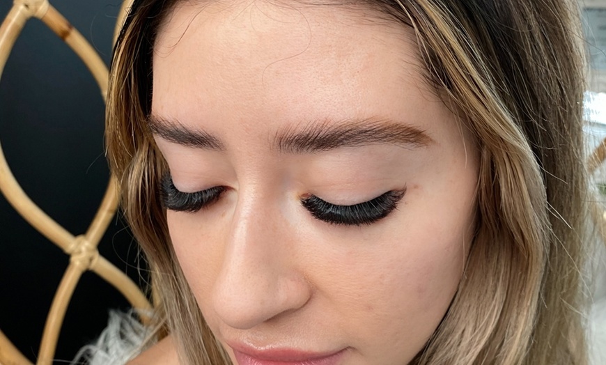 Image 4: Classic Full Set, 2D Light Volume, 3–4D Volume, Mega Volume & More
