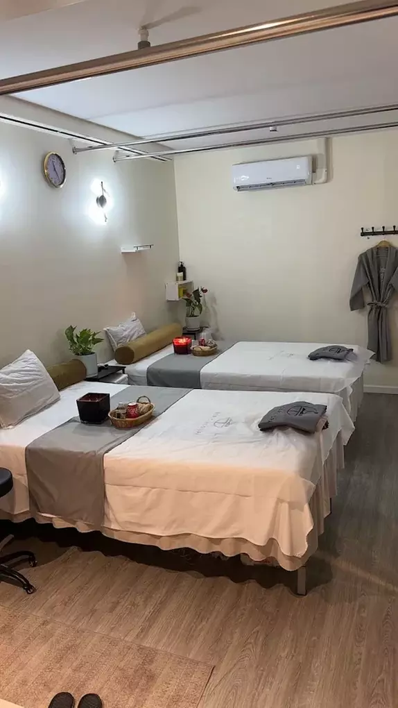 Relax with 50-Min Signature Bodywork or Foot Rub w/ Hot Stones & Essential Oil at Top Class Spa (Up to 50%Off)