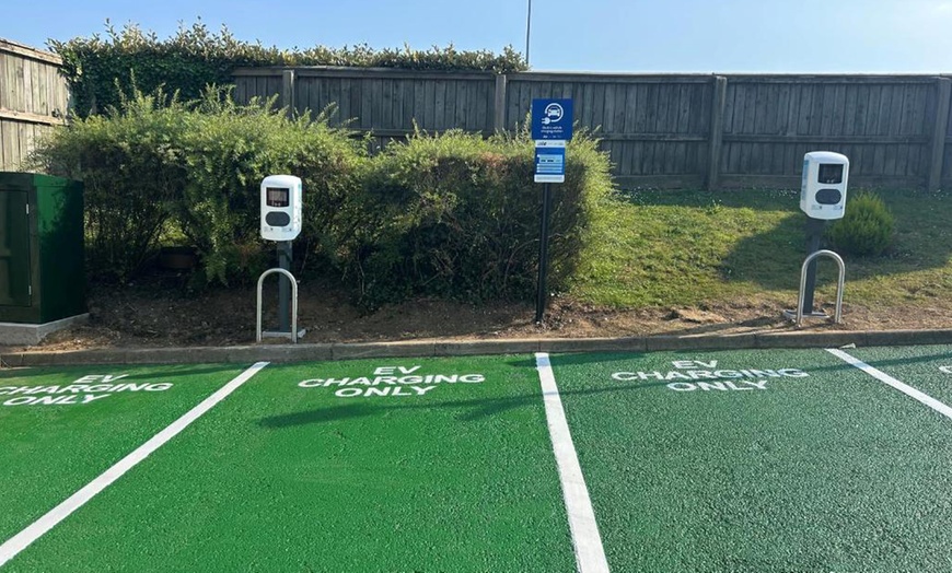 Image 10: Kent: 1 or 2 Nights with Breakfast, Welcome Drink