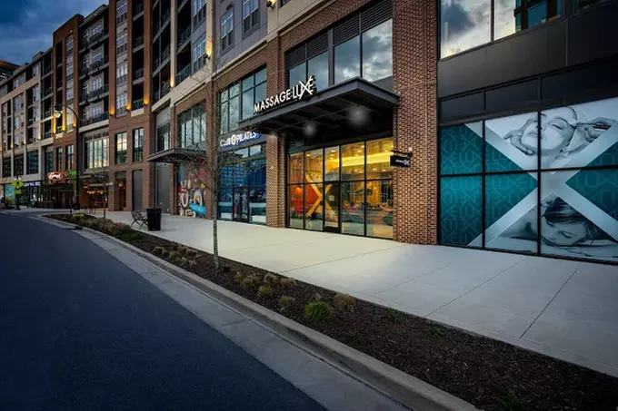 Unwind and Relax: One-Hour Standard Massage with HydroLuxe Massage