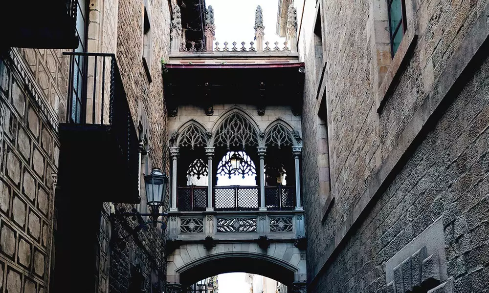 Explora los rincones más icónicos y captura el momento: sesión fotográfica por Barcelona para 1, 2 o 3 personas