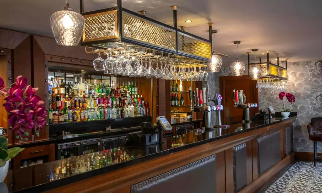 Winchester, Hampshire: Spa Stay with Breakfast, Dinner & Spa Treatment