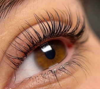 Lifting y tinte de pestañas - Glow Up Studio by Carla Paz