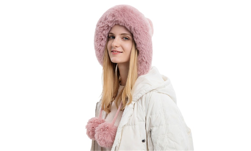 Image 7: Women's Fluffy Winter Pompom Beanie Hat