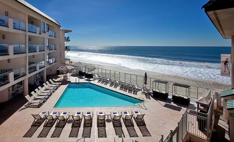 Stay at Beach Terrace Inn in Carlsbad, CA, with Dates into March 2017 - Primary Image
